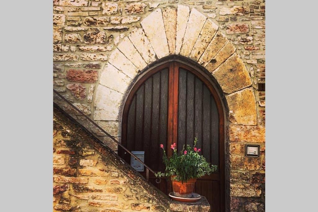 Assisi Anfiteatro Romano Buitenkant foto